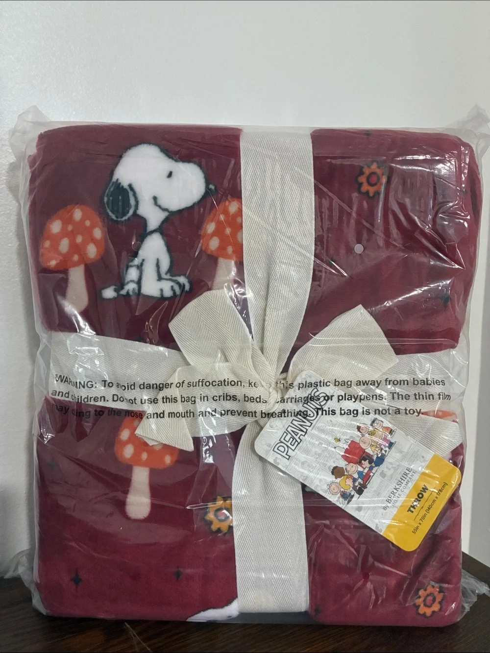 NWT-BERKSHIRE- Peanuts- Snoopy- Red Fall Mushroom VelvetSoft Blanket 55x70